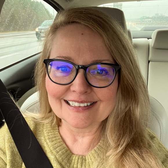 Meet your Posher, Lori - Picture 1 of 1